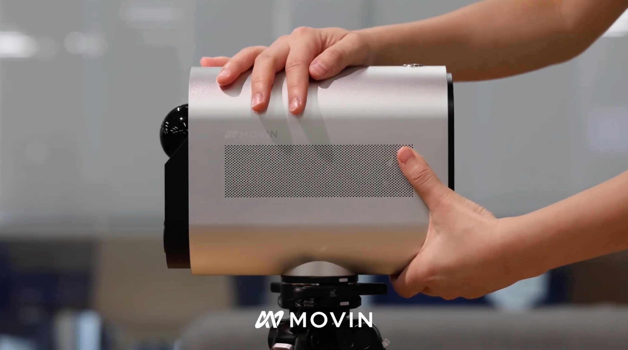 MOVIN TRACIN Setup Process. Mount MOVIN TRACIN to the tripod